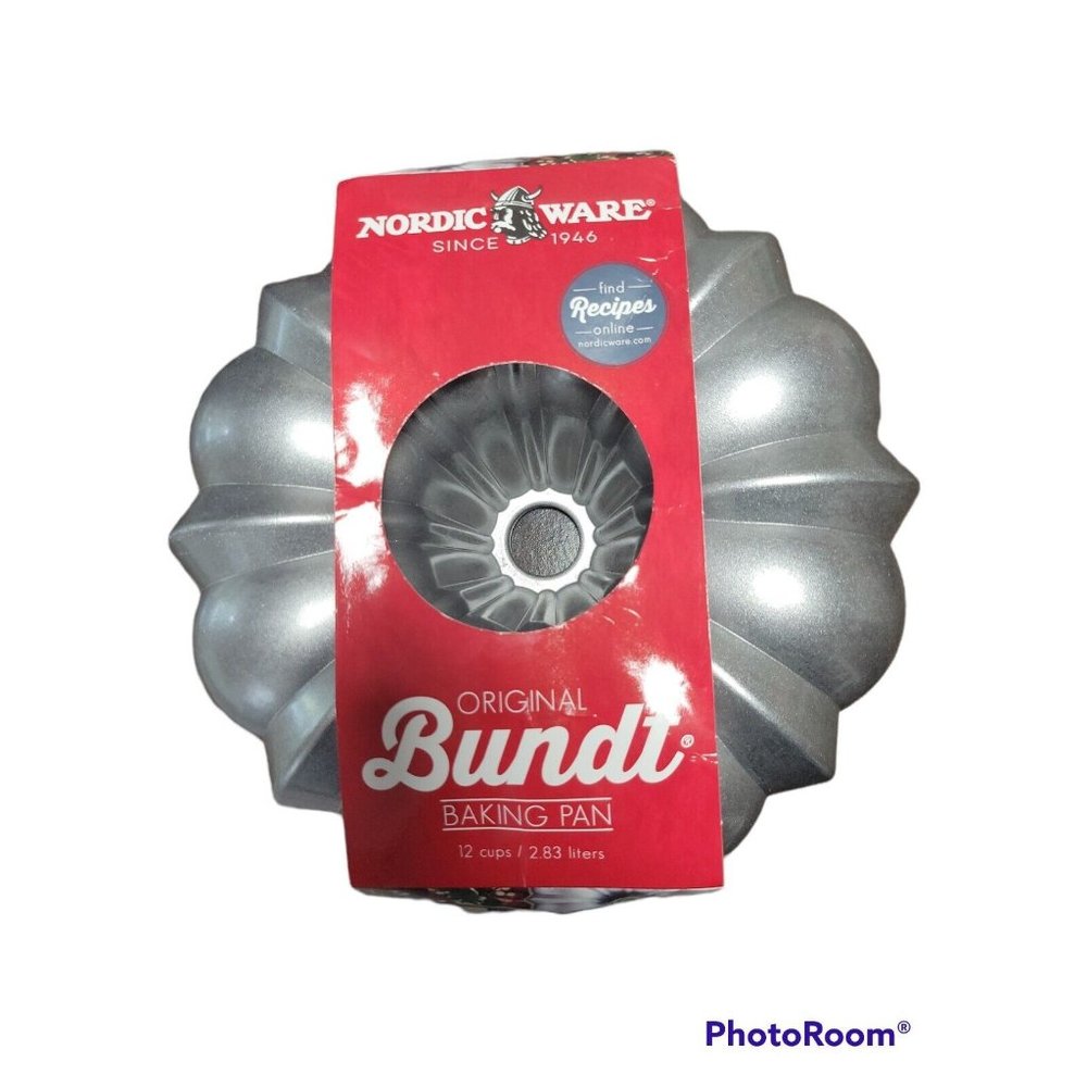 Nordic Ware Sparkling Silver Original Bundt Pan cast aluminum